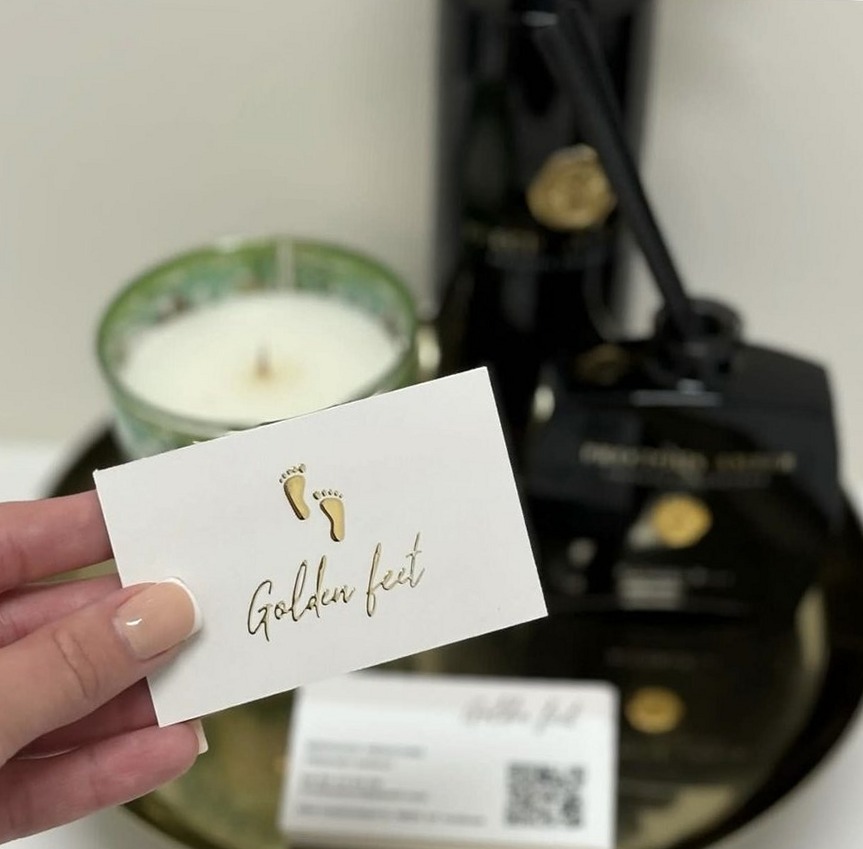 Visitekaartje van Golden feet met de gouden voetjes, voor een kaars